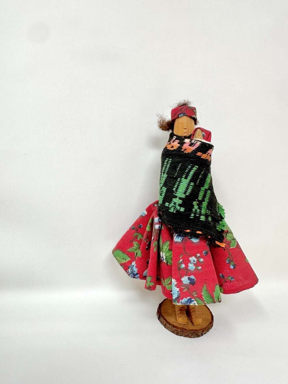 Tarahumara hand carved folk art doll by Native American tribe Rarámuri in Mexico